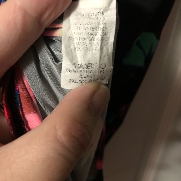 Women’s Top - Picture 3 of 5